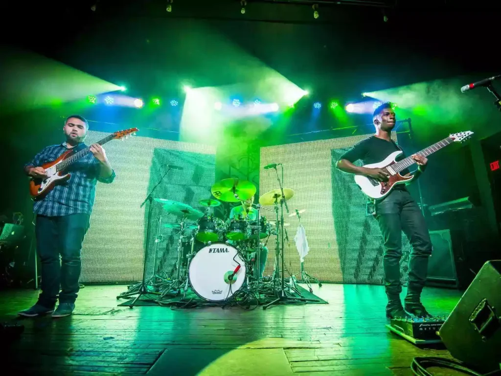 Animals as Leaders در یکی از تورهای میانی خود
