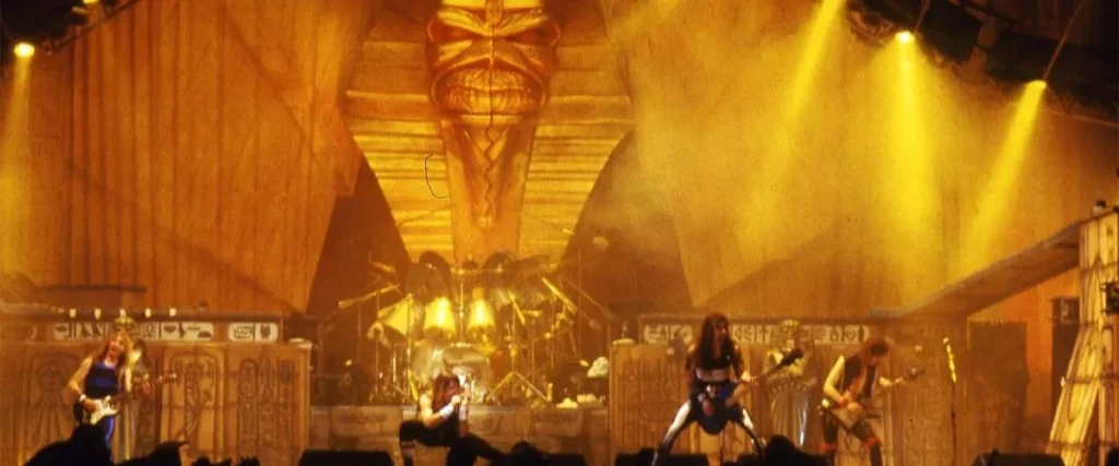 طراحی صحنه آیرن میدن در تور جهانی Powerslave و World Slavery Tour