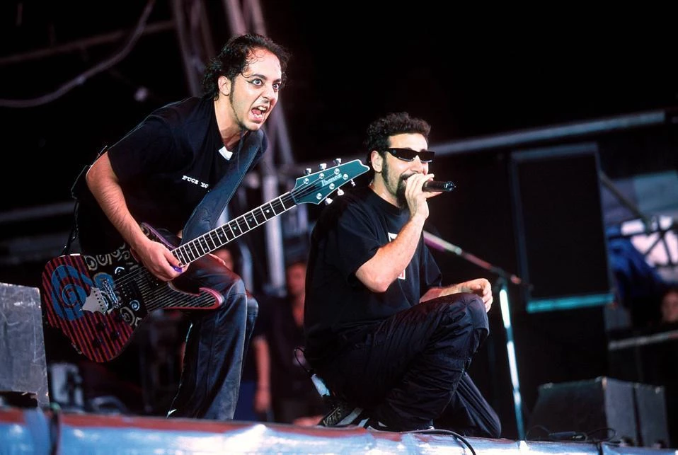سرج تانکیان و دارون مالاکیان در اجرای زنده System of a Down