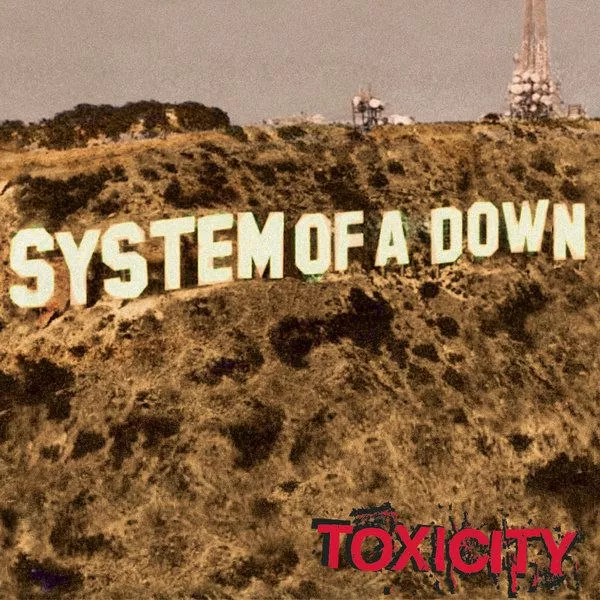 کاور آلبوم Toxicity از System of a Down ۲۰۰۱ نوآورانه‌ترین آلبوم متال قرن ۲۱