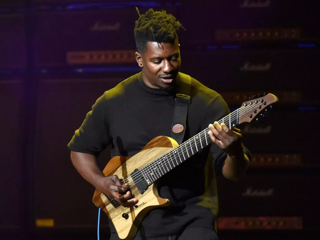 گیتار هشت‌سیم توسین اباسی در Animals as Leaders