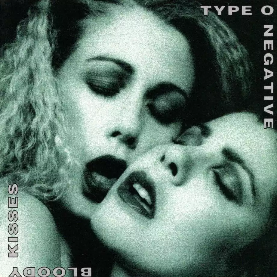 جلد آلبوم Bloody Kisses از تایپ او نگتیو